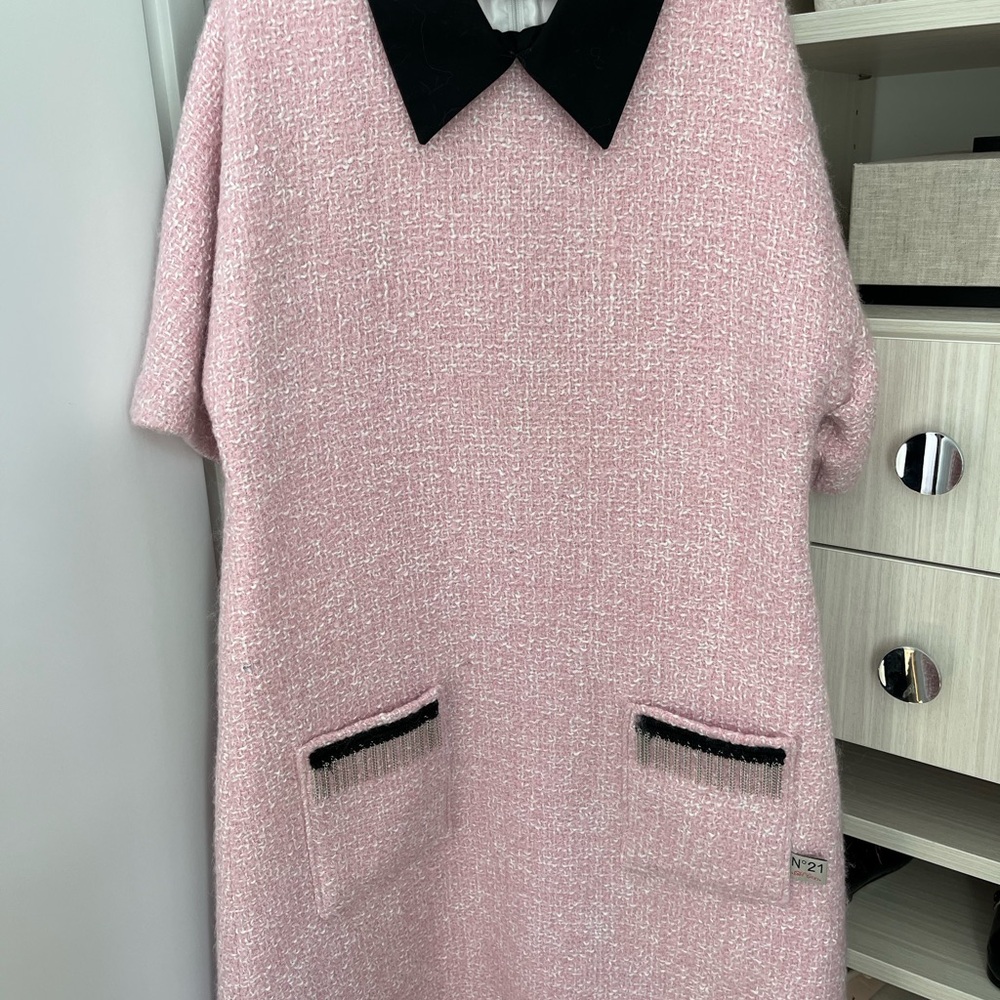 No. 21 Pink Tweed Dress with Black Collar